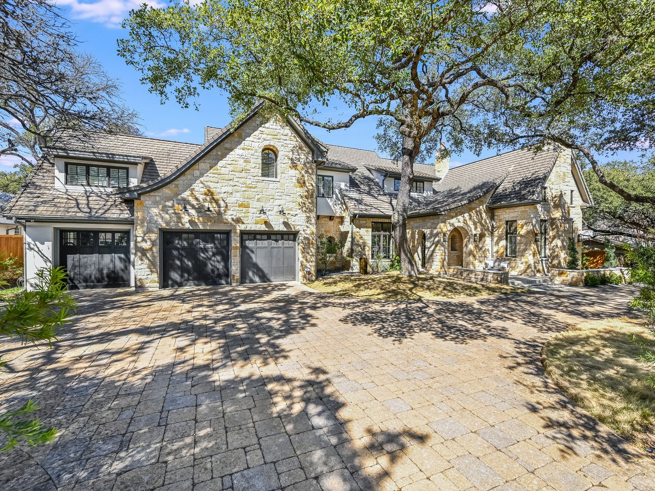 4907 Rollingwood Drive
