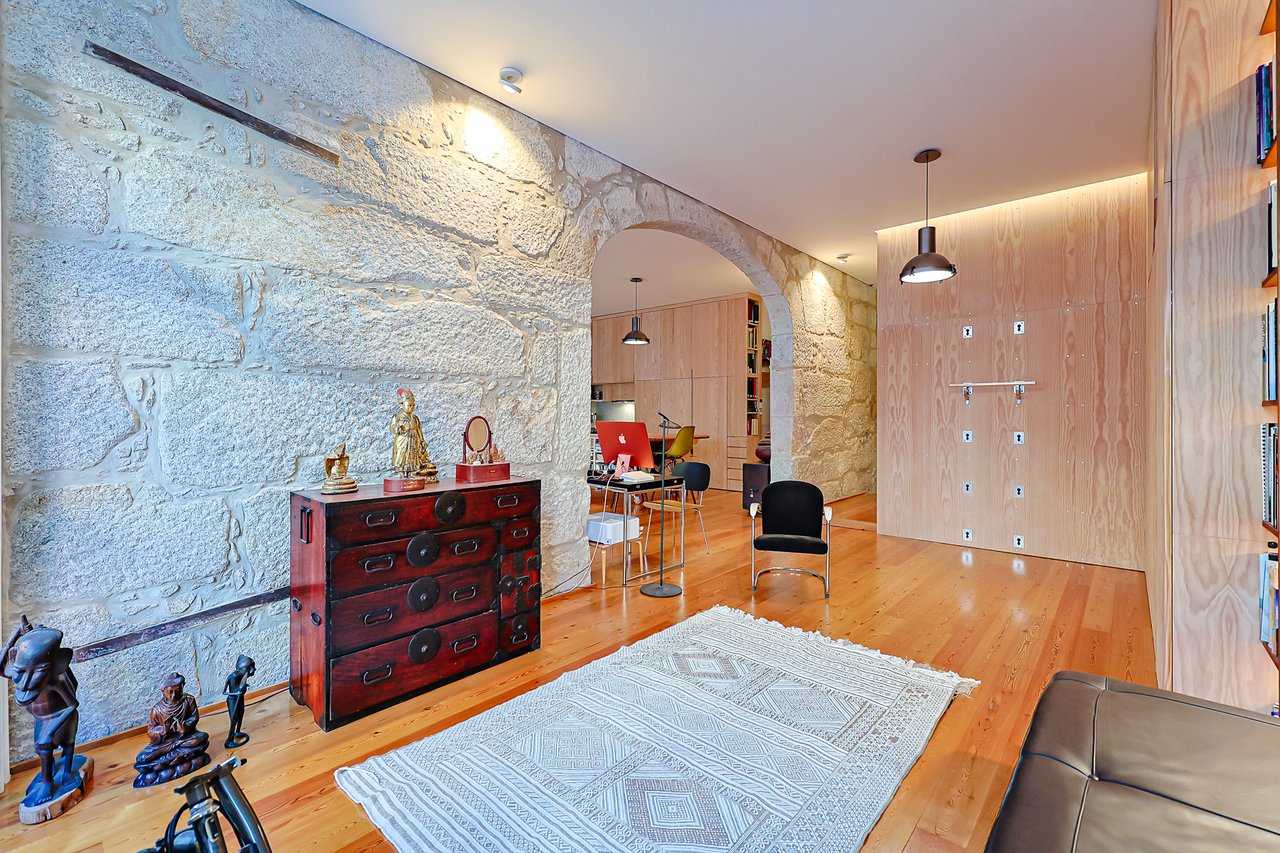 Elegant Two-Bedroom Loft with Garden in Historic Downtown Porto