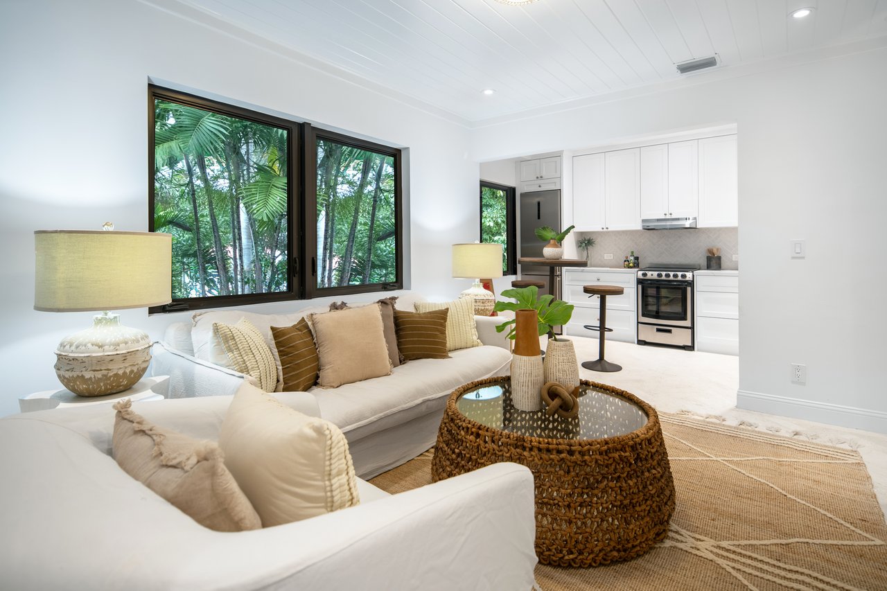 3700 Hibiscus Street "Casa Mamey"