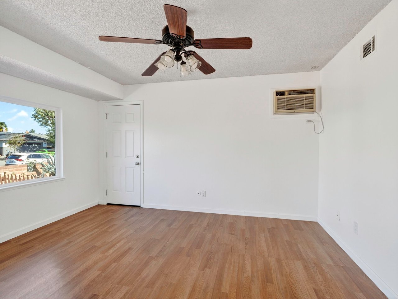 844 Cedarwood Ln