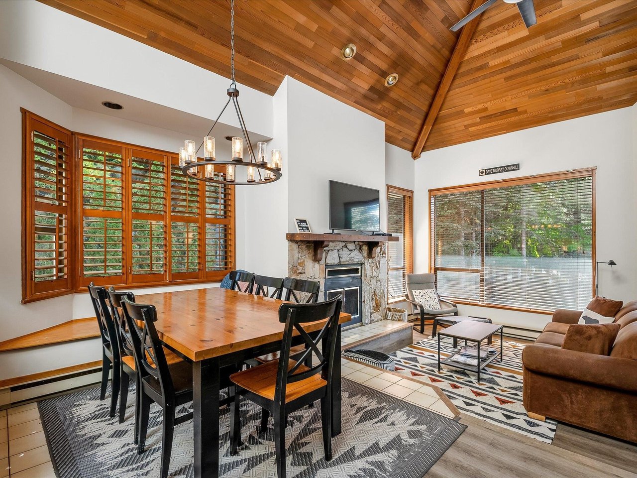 6-2238 Gondola Wy
