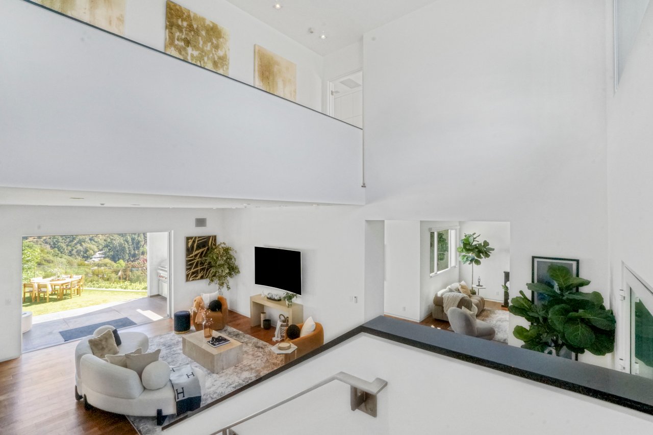 1116 Linda Flora Drive