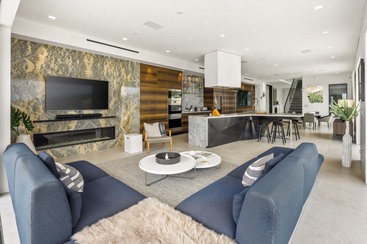 1208 Linda Flora Dr