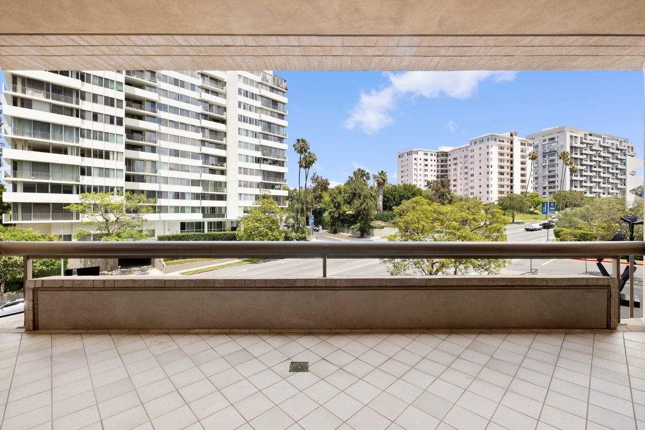 10430 Wilshire Blvd #202, Westwood