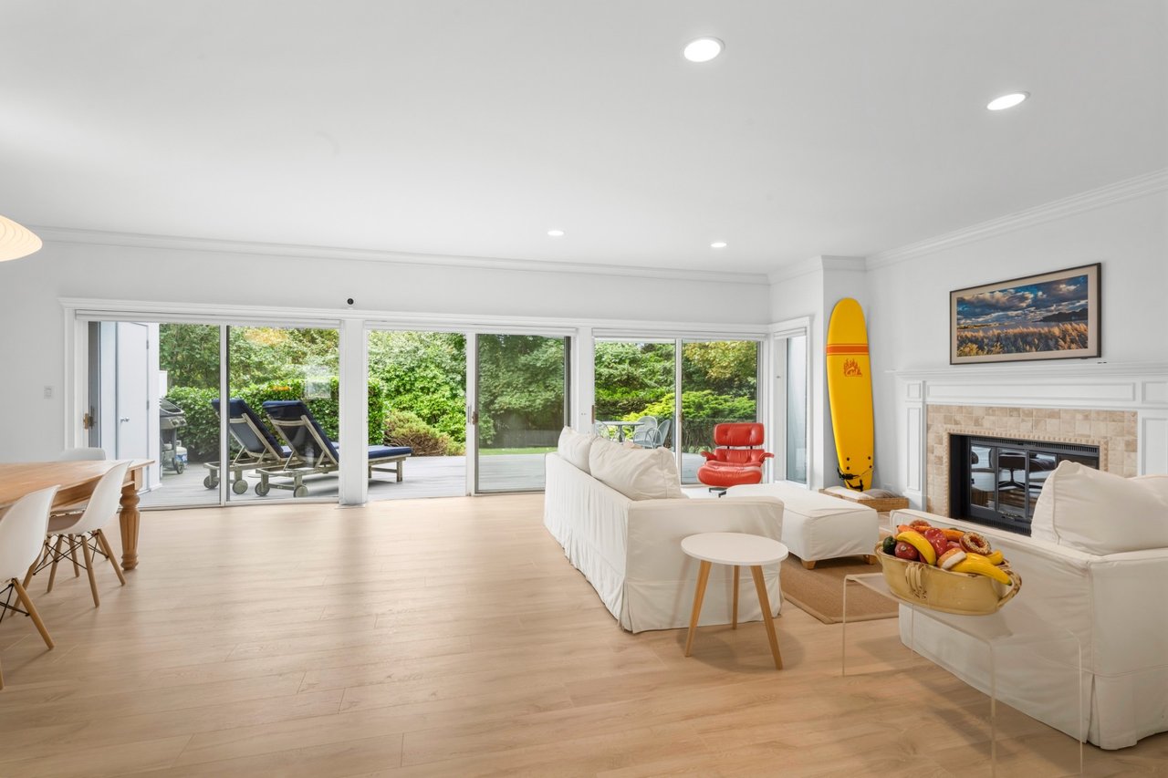 WATERFRONT LIVING AT MECOX LANDING