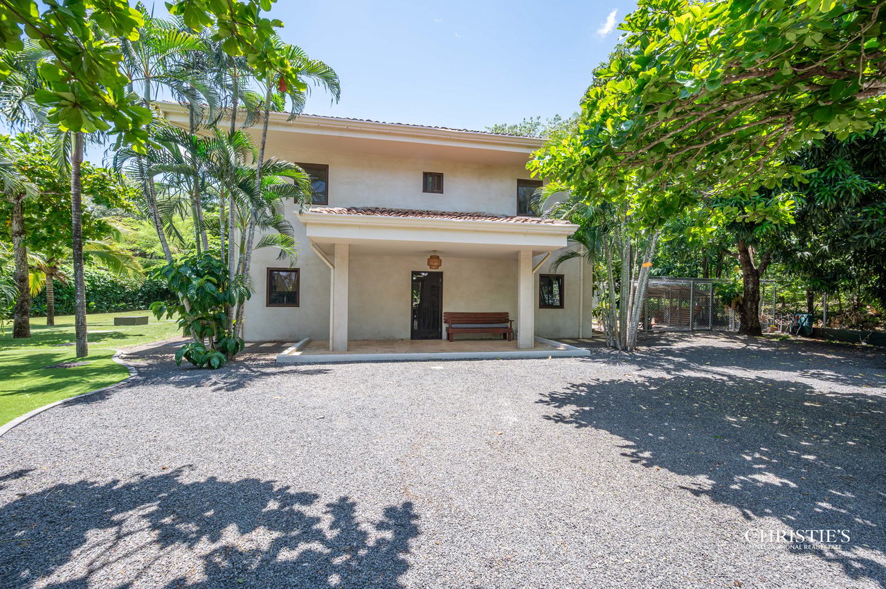 Casa Rosa | A Seaside Escape with a detached Casita in Playa Avellanas