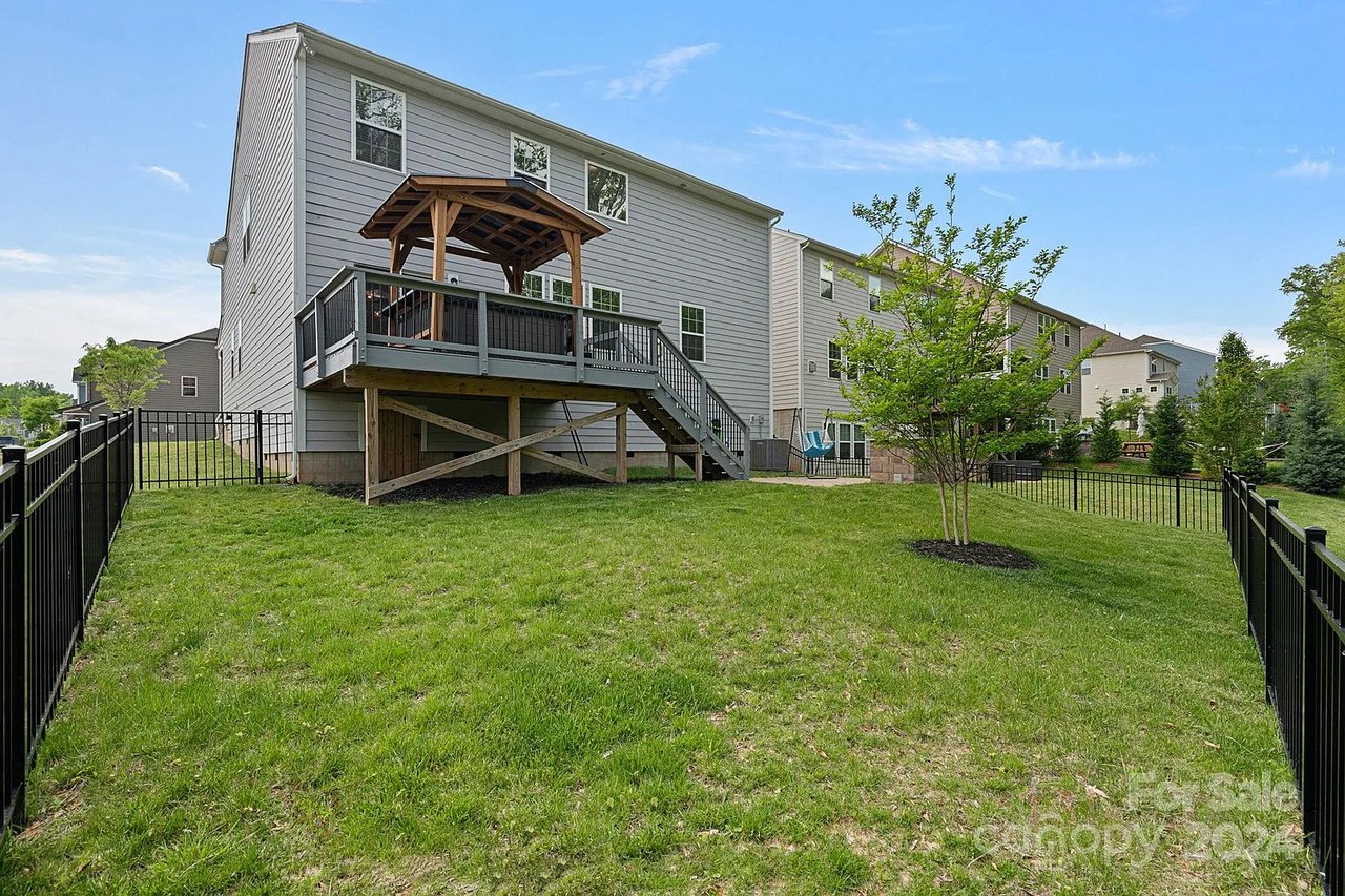 916 Pecan Tree Ln