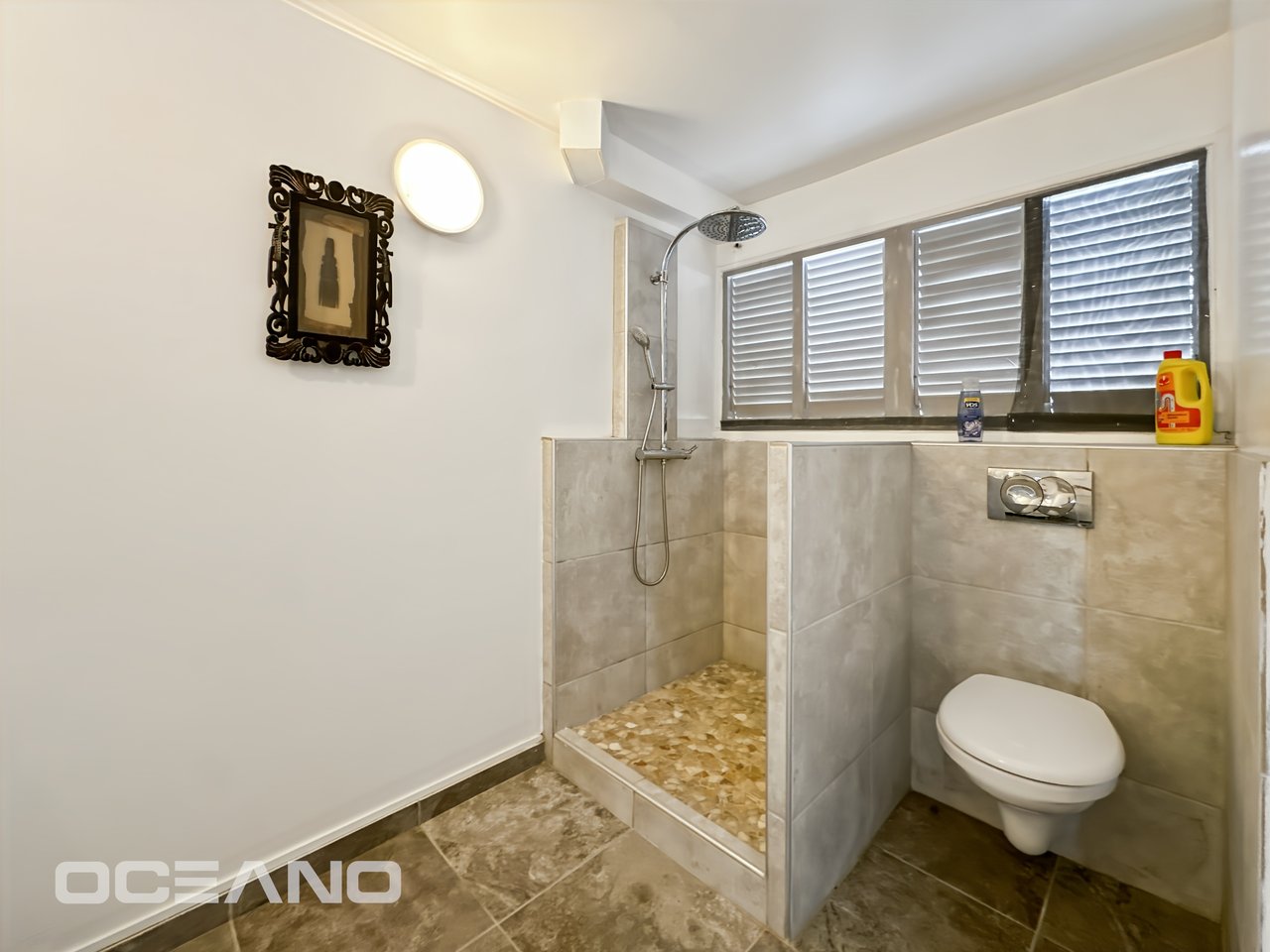 2 bedrooms with a sea view