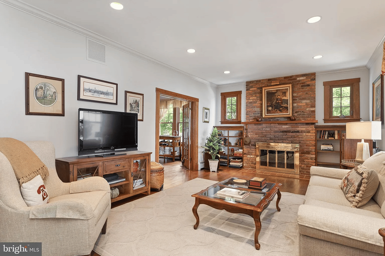 57 Bay Dr