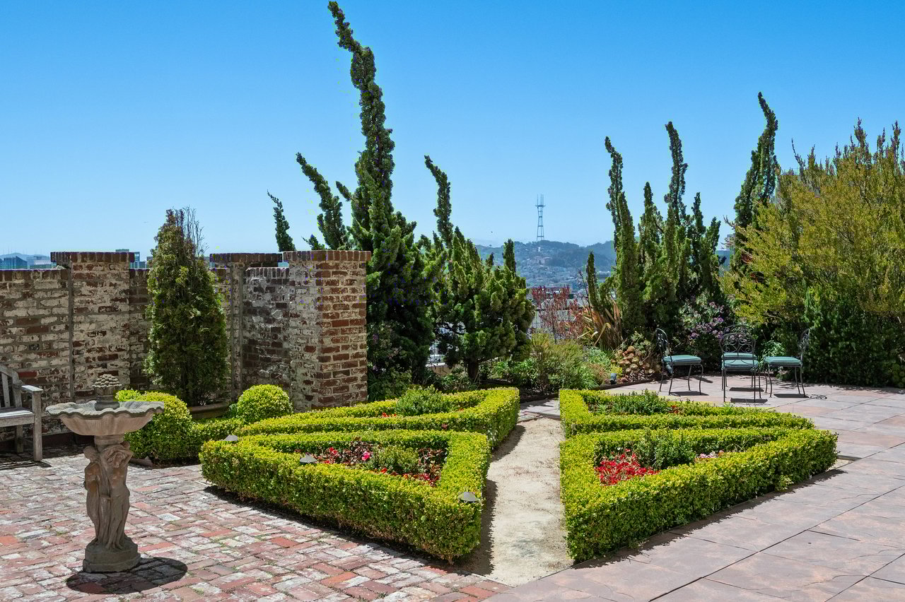 High-Floor Terrace Views Atop Nob Hill