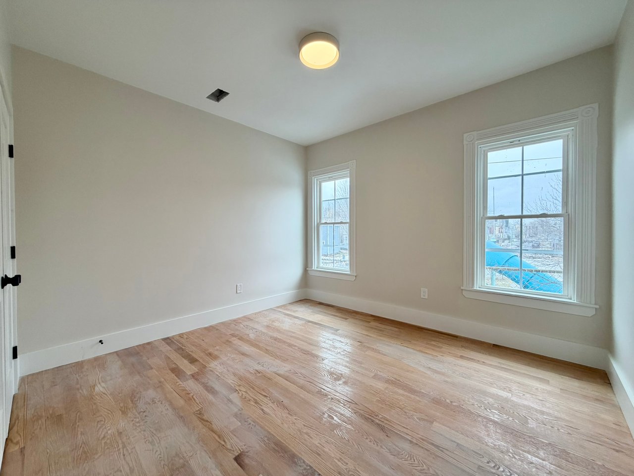 16 Harbor View Street