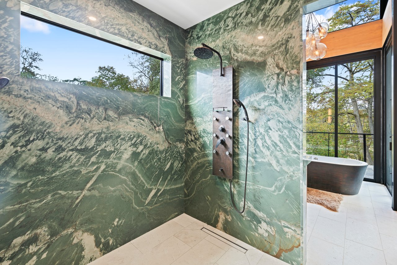 Hunt Waterfall River House
