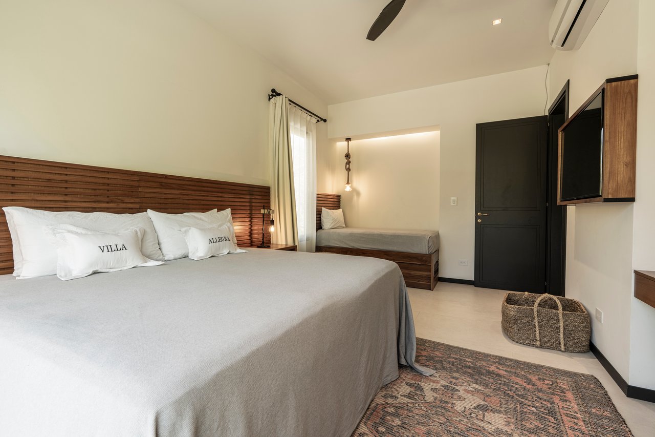 Villa Solana: Modern Luxury Steps from Playa Mansita in Hacienda Pinilla