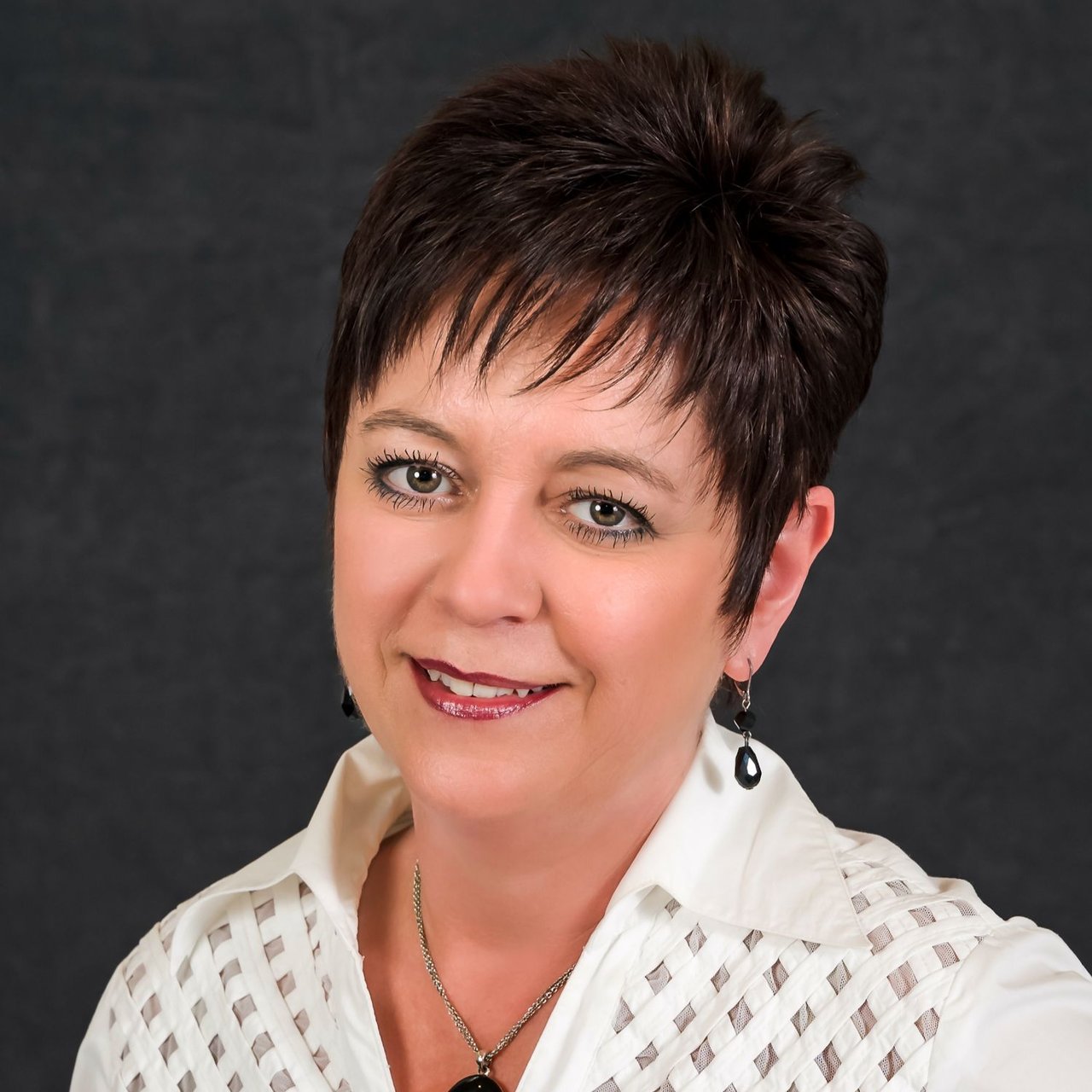 Tammie Crane Lake Oswego, OR Real Estate Agent Headshot