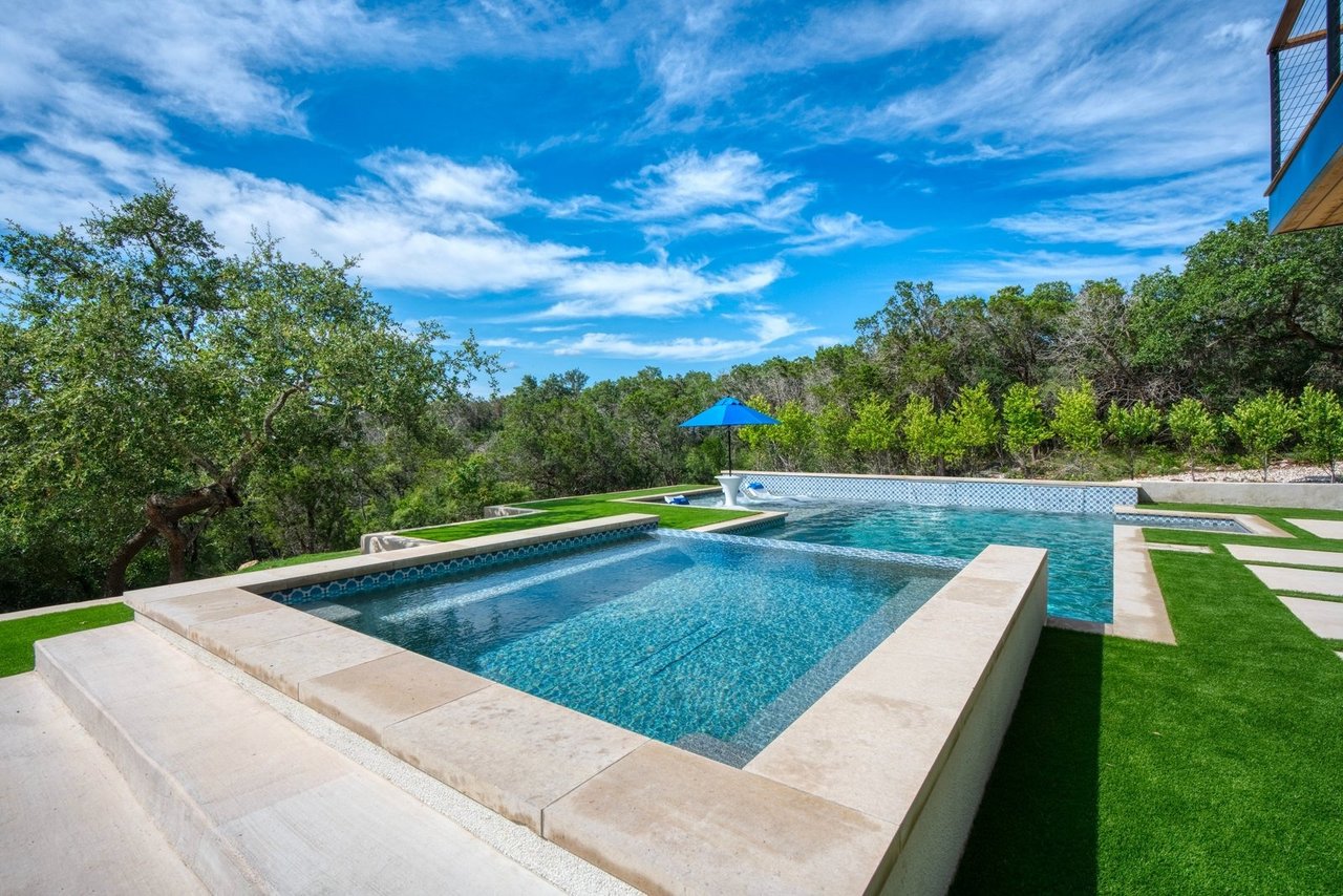 Luxxis Design 1104 Summit