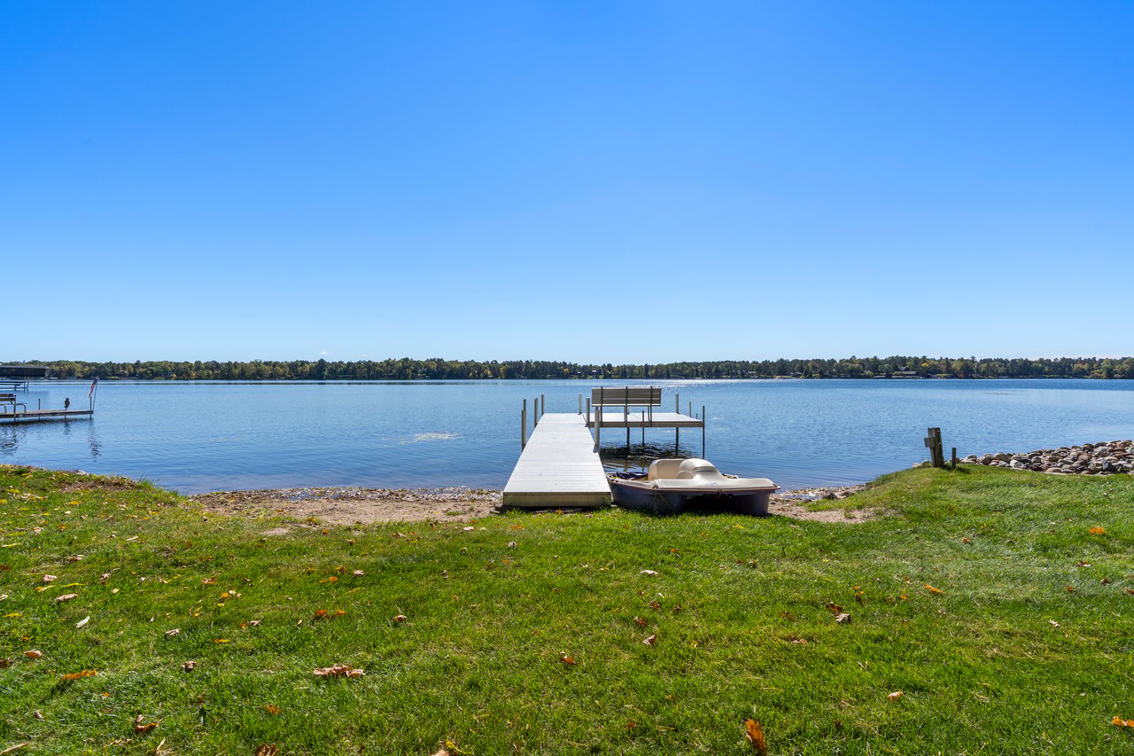 Charming, Southfacing Cabin with Sandy Beach on the Whitefish Chain