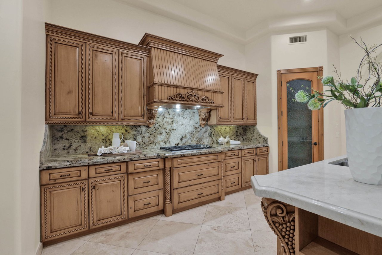 4141 E LAKESIDE Lane