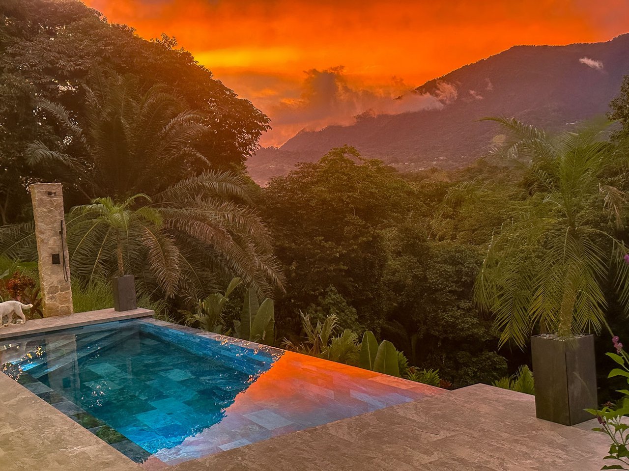 Ojochal Modern Jungle Home with Infinity Pool & Mountain Views