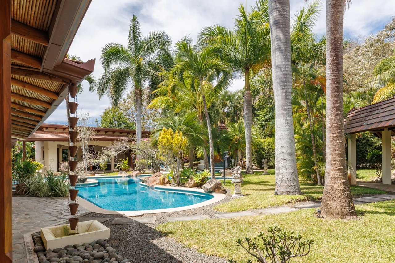 20875 - Villa Plumeria: Atenas, 3.8 Ha with Pool, Coffee Plantation & Views