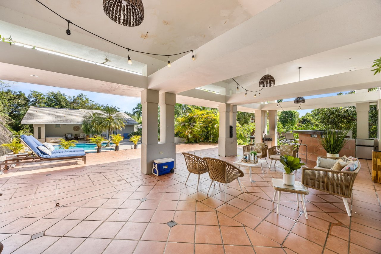 Luxury Income-Producing Estate | Carolina, Puerto Rico