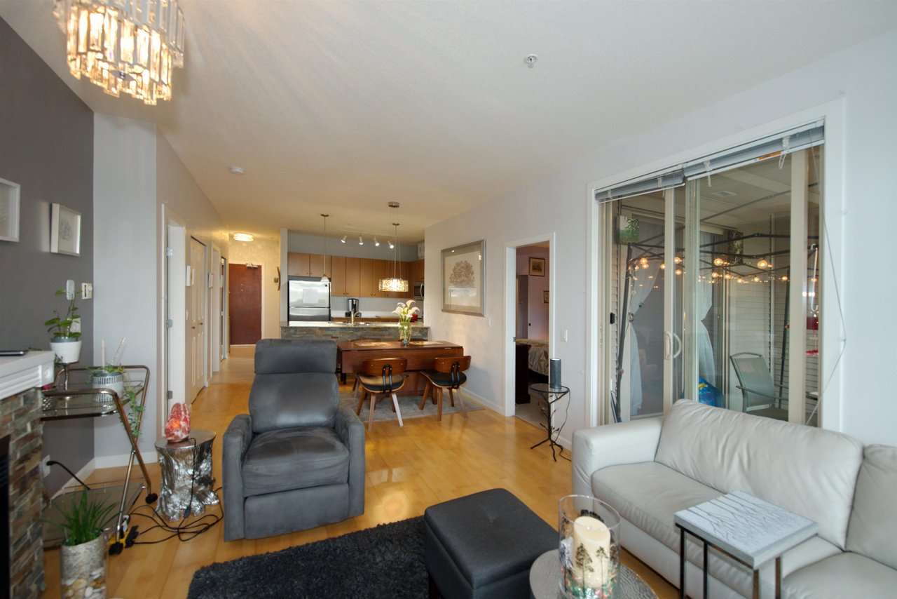 206-15385 101a Avenue, Surrey