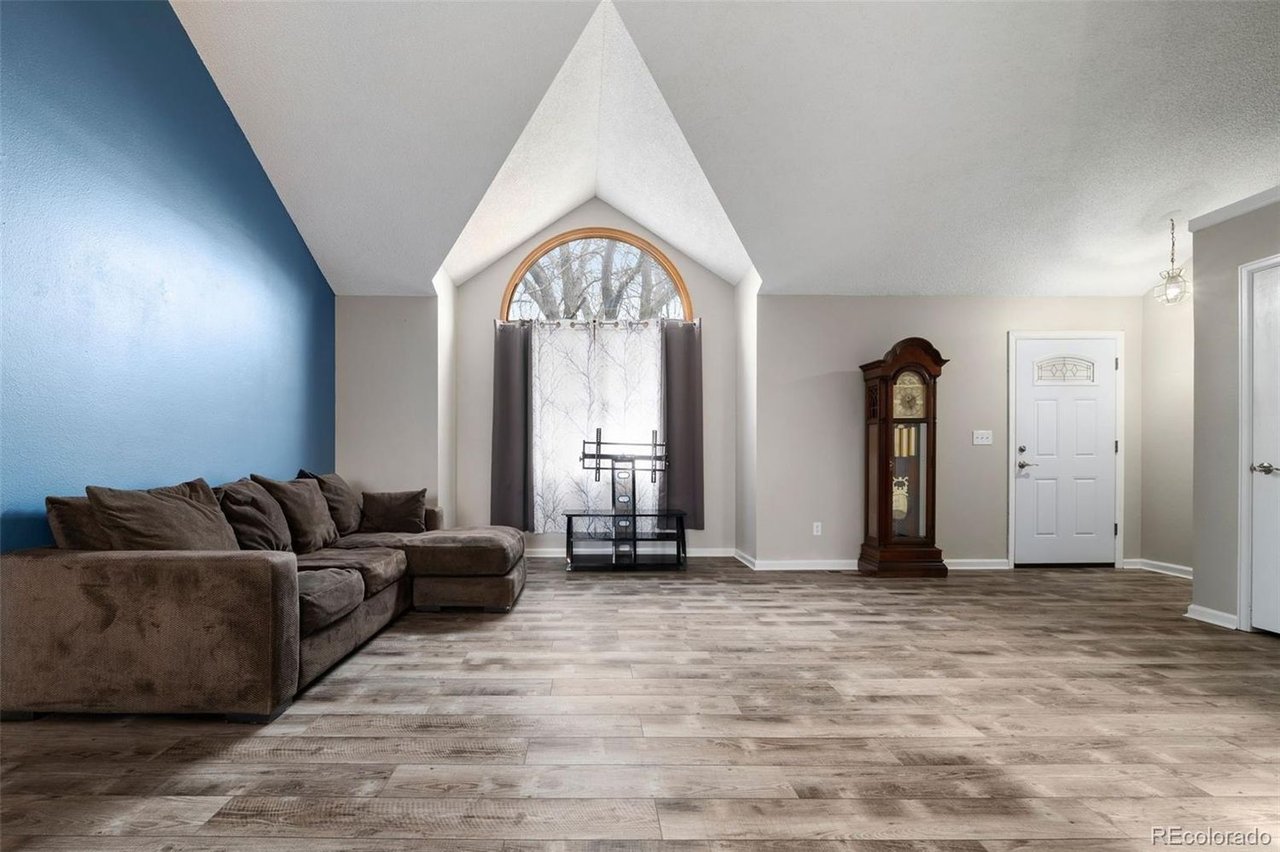 9911 Perry Ct