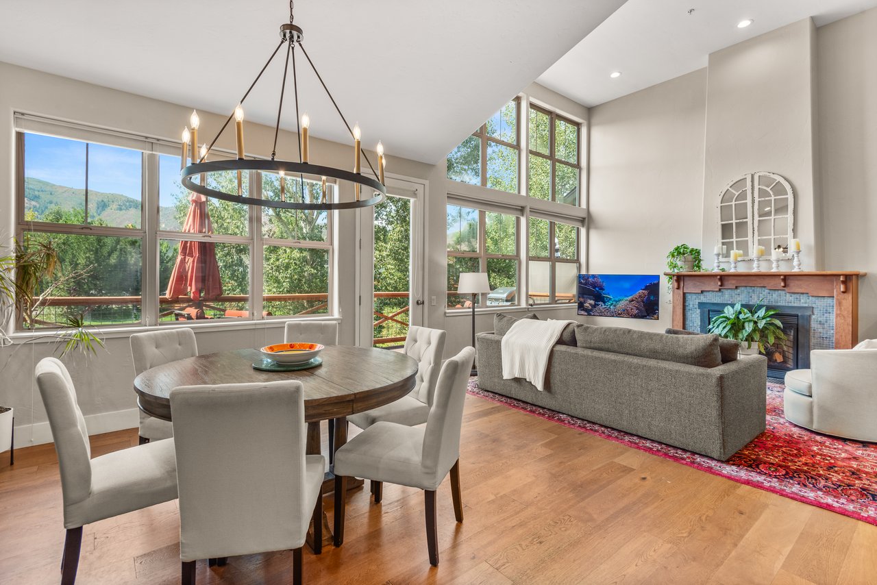 Warm & Inviting Willits Townhome