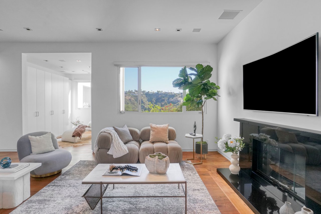 1116 Linda Flora Drive