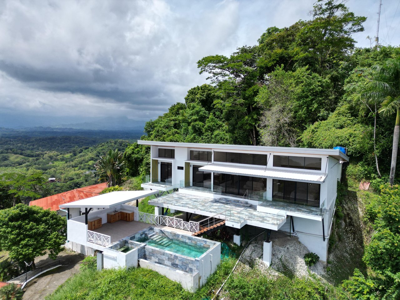Modern Elegance Meets Incomparable Views, 3BDR&3Baths Home