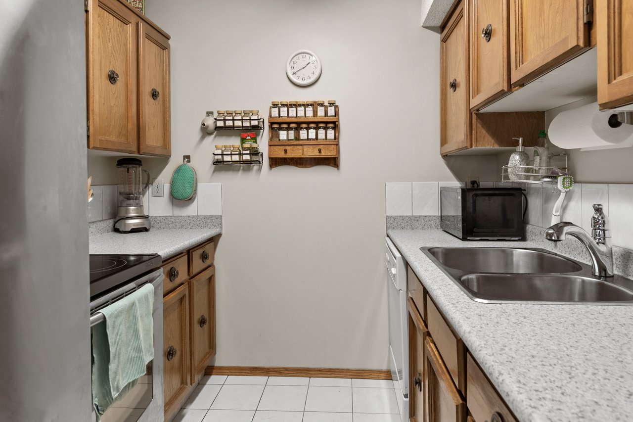 544 Blackthorn Road NE Unit: 1404