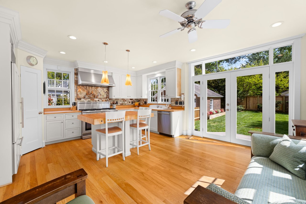 22 W OAK STREET