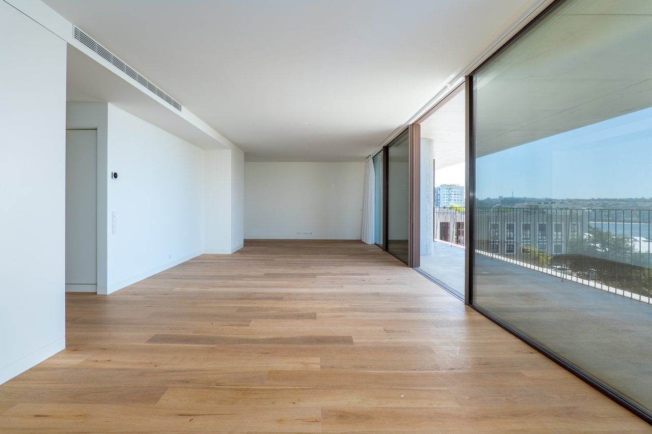 3-Bedroom Apartment with Panoramic Ocean & River Views in the iconic Foz do Douro's New Landmark - Miramar Tower 
