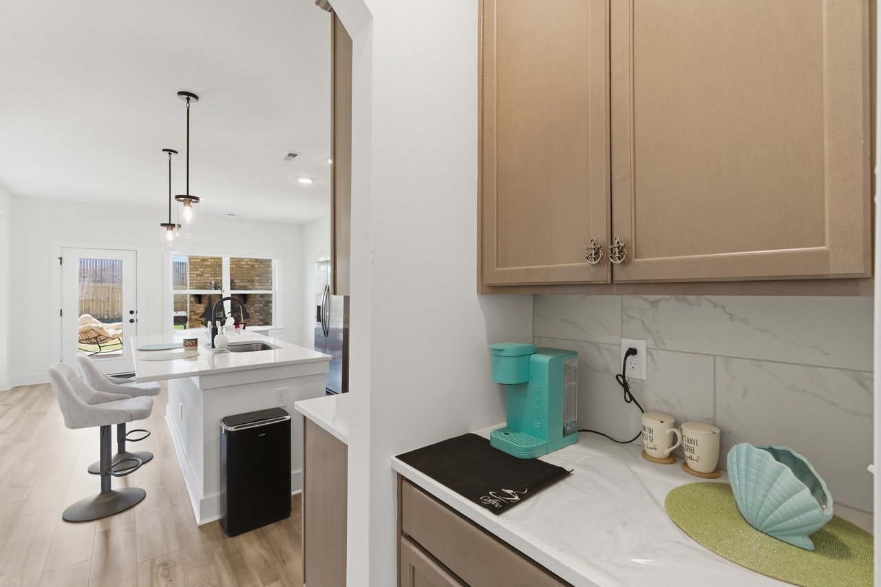 Immaculate 5BR Home with Outdoor Fireplace & Community Pool