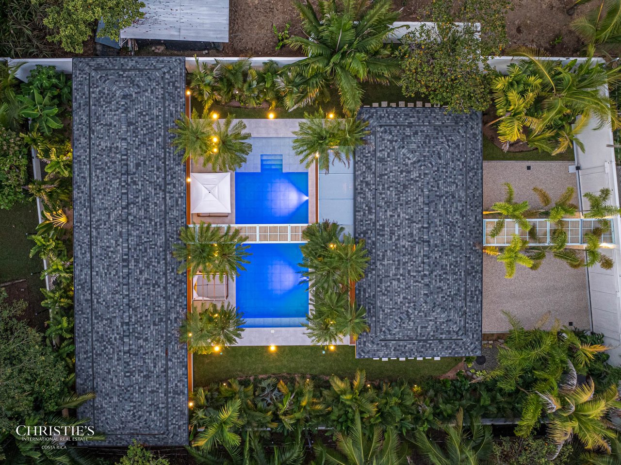 Casa Ohana – Comtemporary Luxury Villa, Steps from the Beach