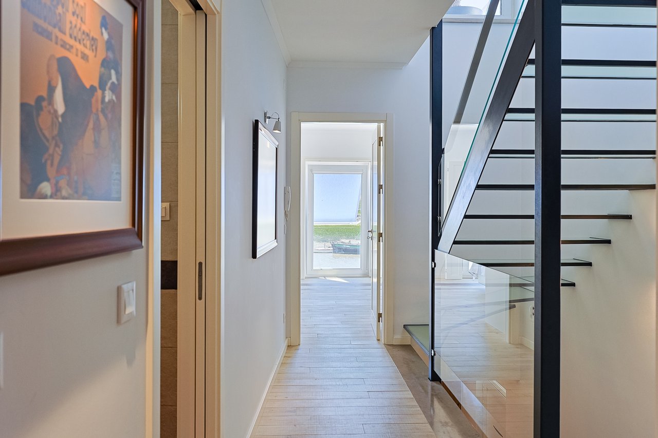 Elevated Riverside Living Minutes from Comporta