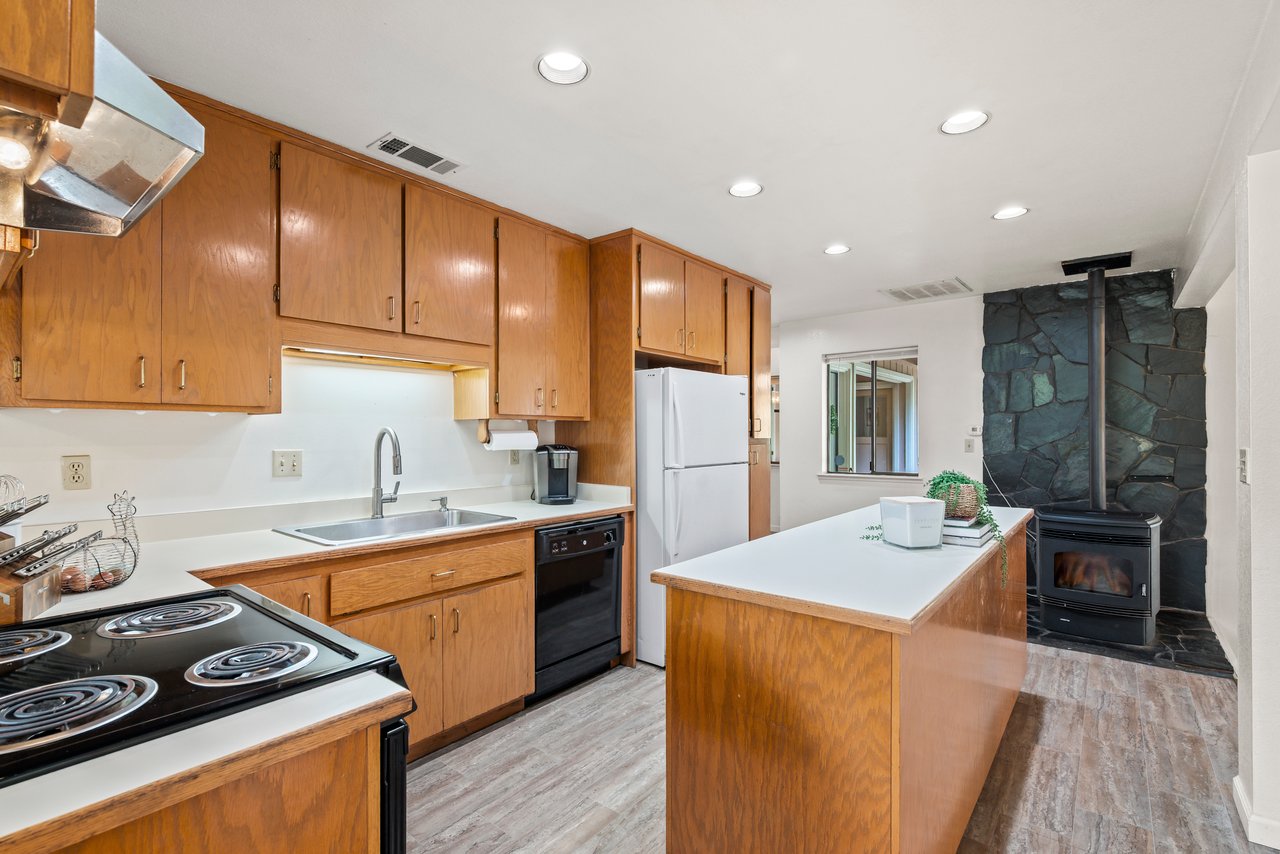 6321 Zamora Dr