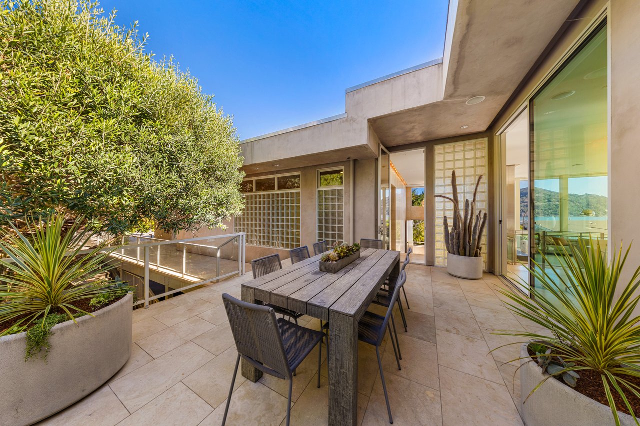 Dramatic Contemporary Architecture and Golden Gate Bridge Views