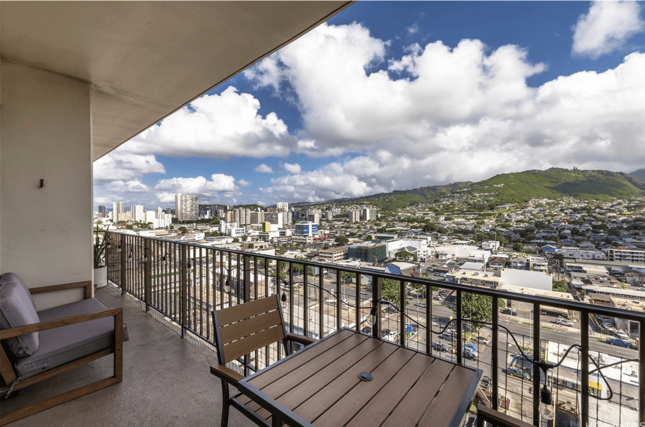 McCully Villa | Mo'ili'ili