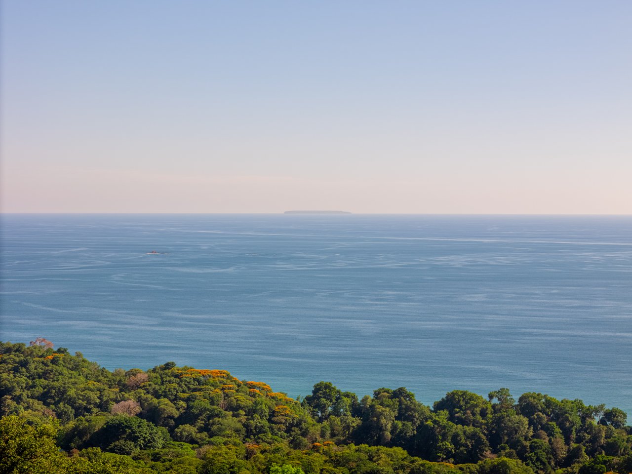 Casa Vista Harmonia, Legendary Ocean Views and Sustainable Living!