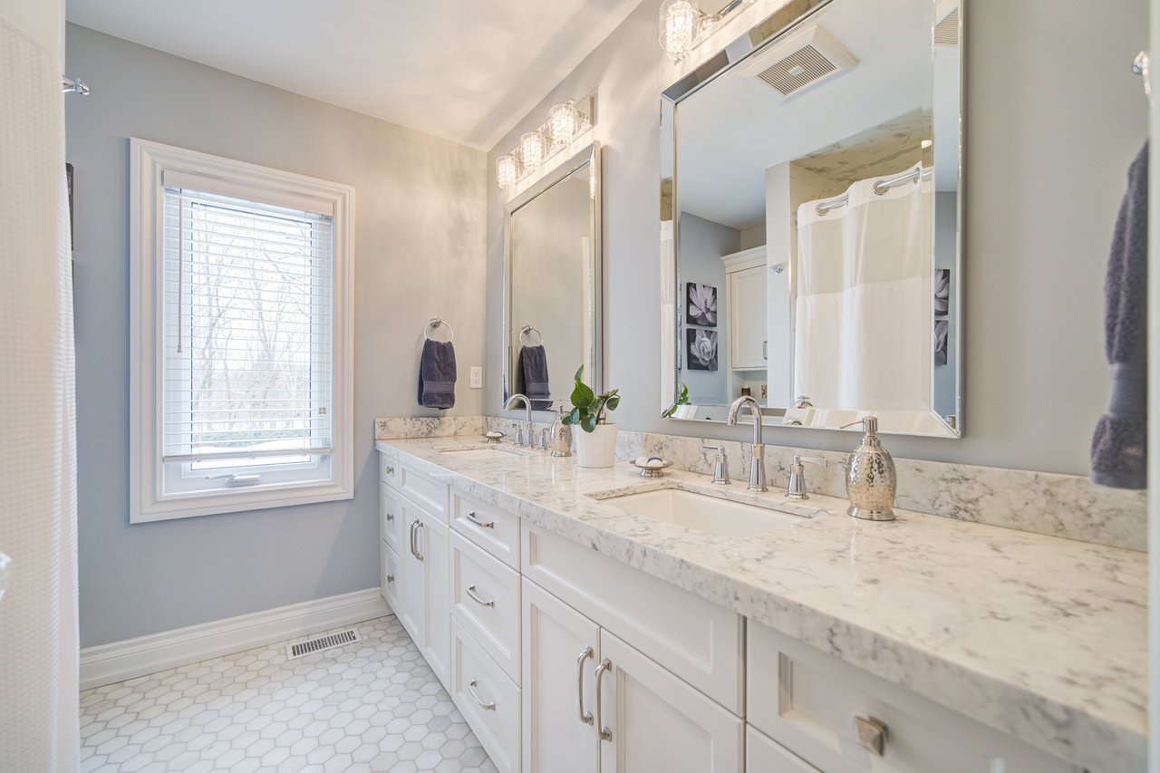 1296 Mapleridge Cres