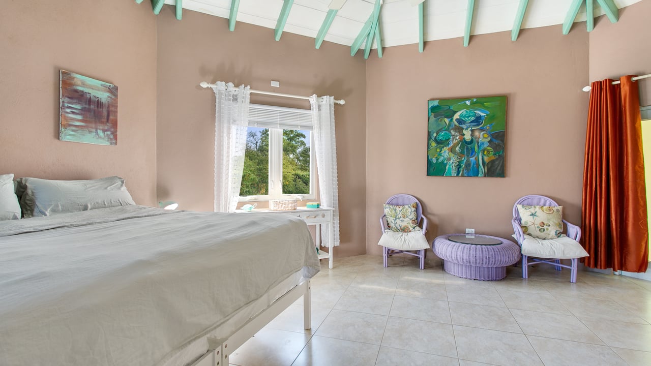 Octagon Villa West End