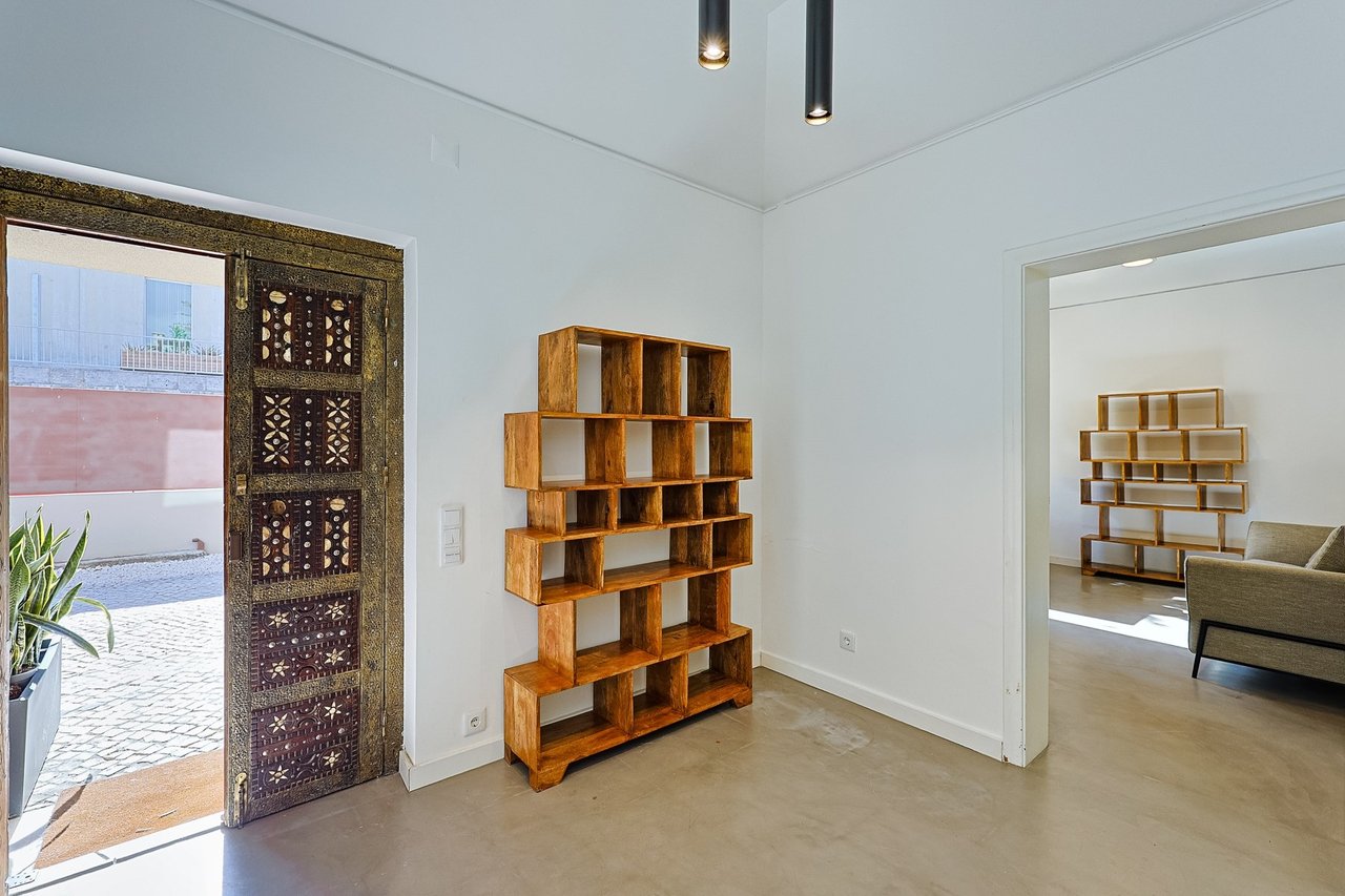 Stylish Renovated 5-Bedroom Villa with Pool in Monte Estoril’s Prestigious Avenida de Portugal