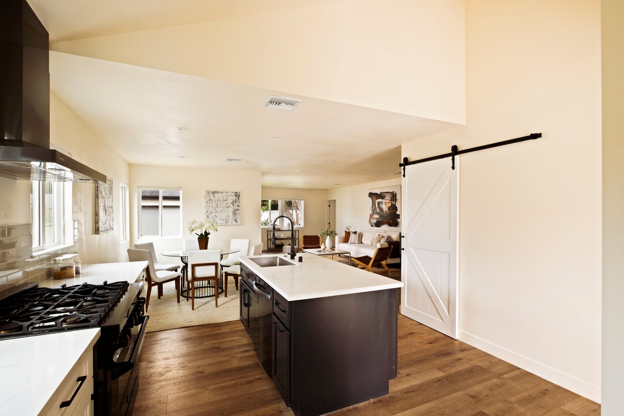 1031 Lake St, Venice 