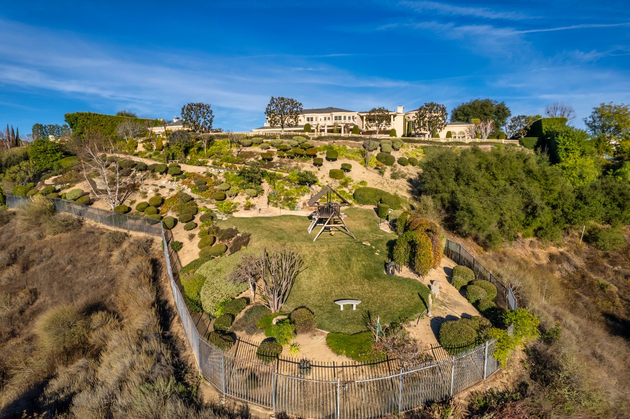 996 Vista Ridge Lane