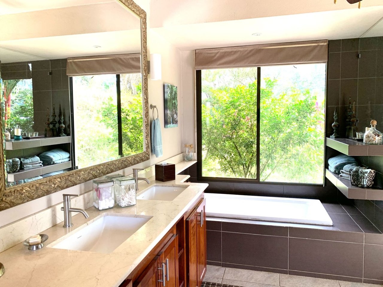 Ocean View Estate with Guest Cabins, Ojochal, Puntarenas