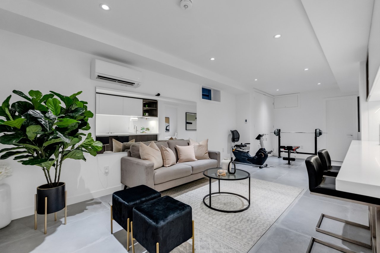 Gorgeous Upgraded Residence