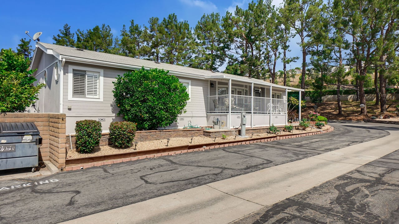8651 Foothill Boulevard 35