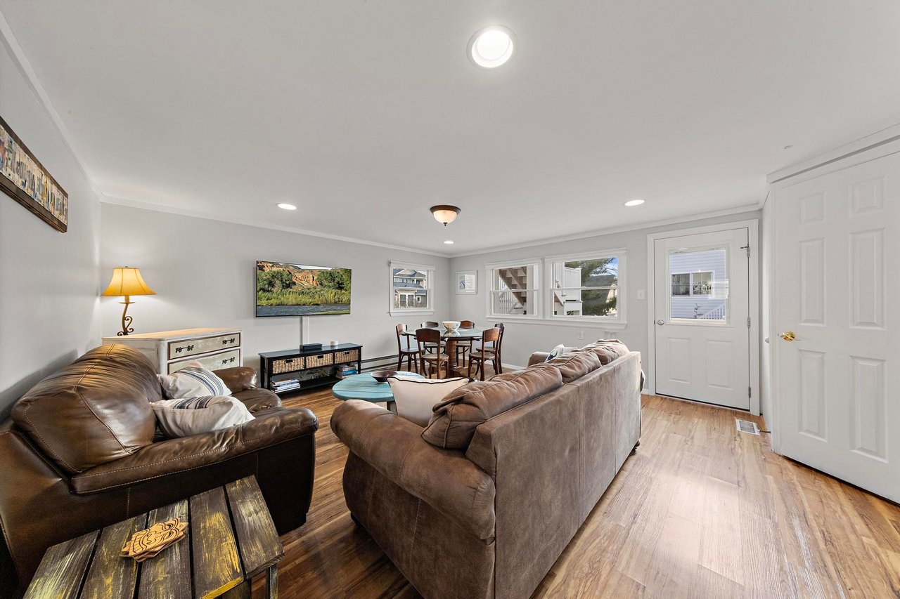 216 Taylor Ave, 1st Floor Unit