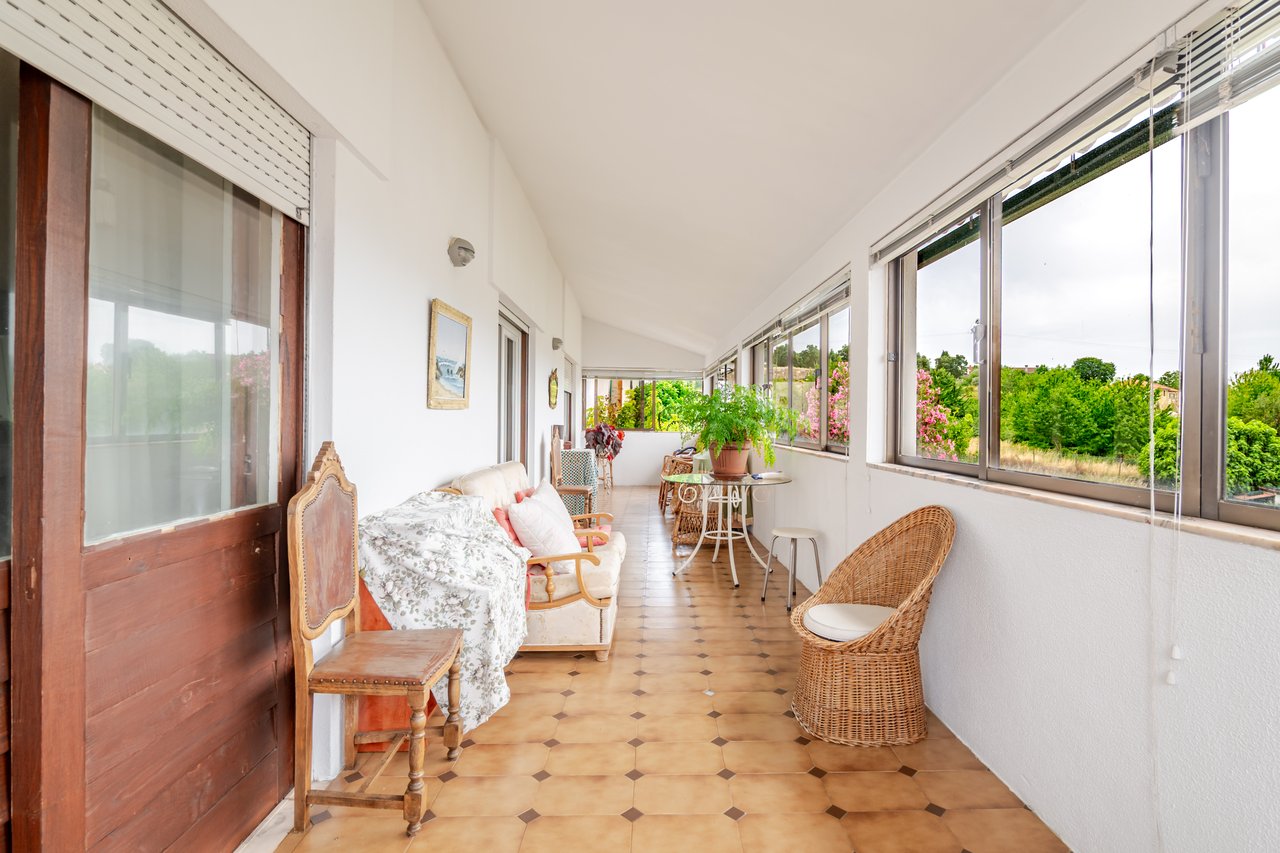Rustic Four-Bedroom House with Private Land in Folhadela, Vila Real
