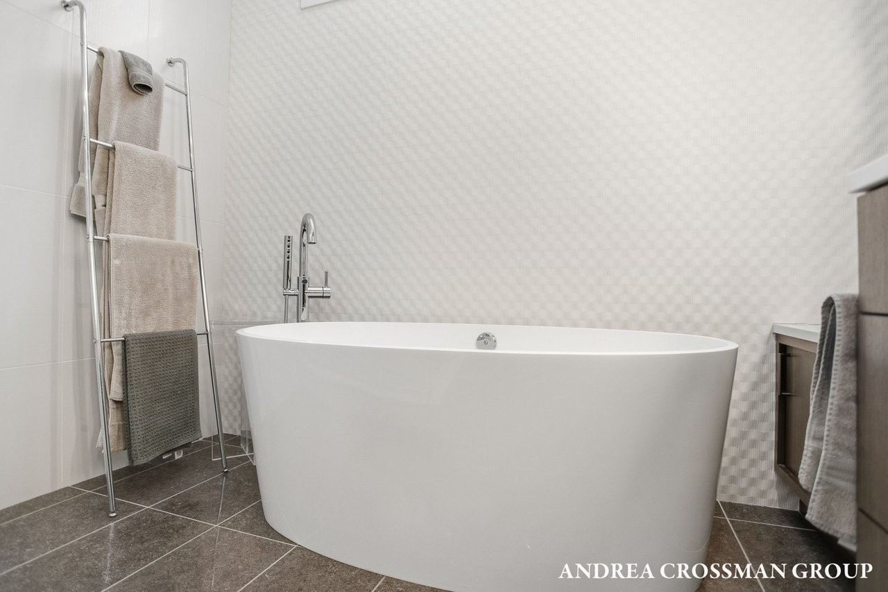 6919 Bendemeer Drive